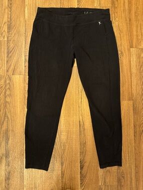 Black High-Rise Slim Leggings with Subtle Side Logo